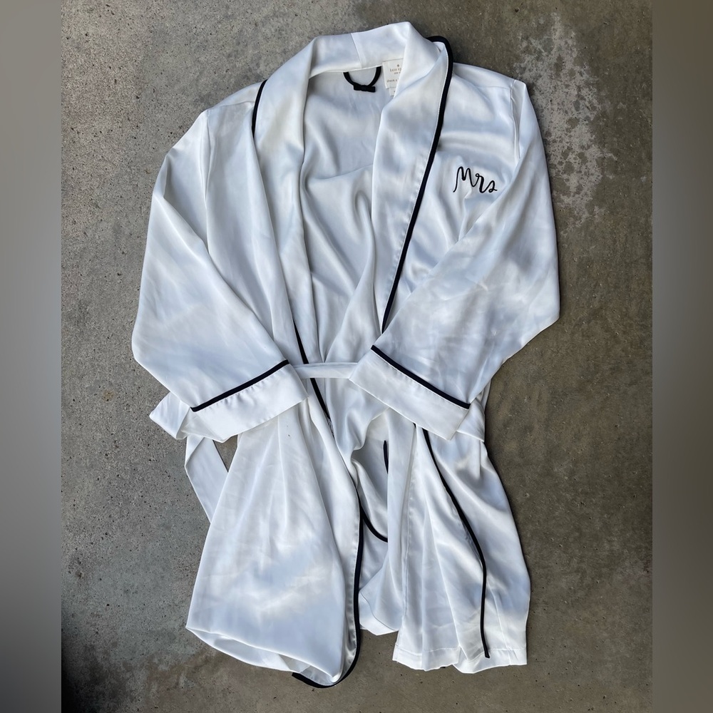 Kate Spade New York White Mrs. Embroidered Initials Bathrobe Sz Medium